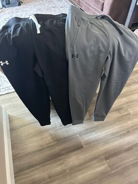 Under Armour Men's Joggers in Black and Gray